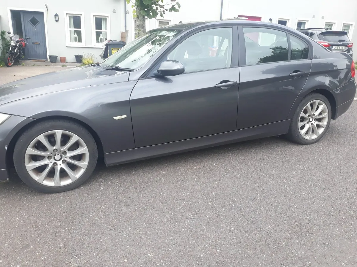 BMW 3-Series 2008 - Image 2