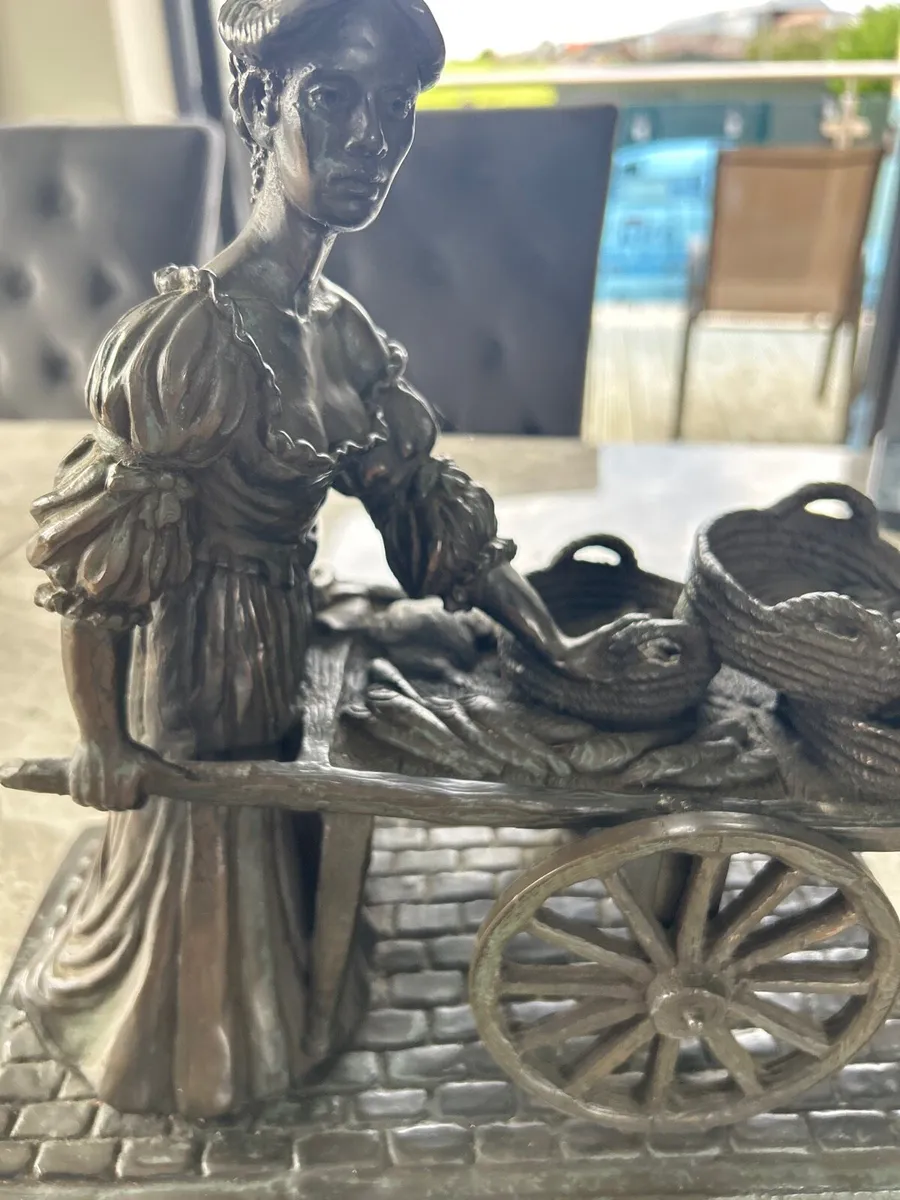 Jeanne Rynhart  Molly Malone sculpture - Image 2