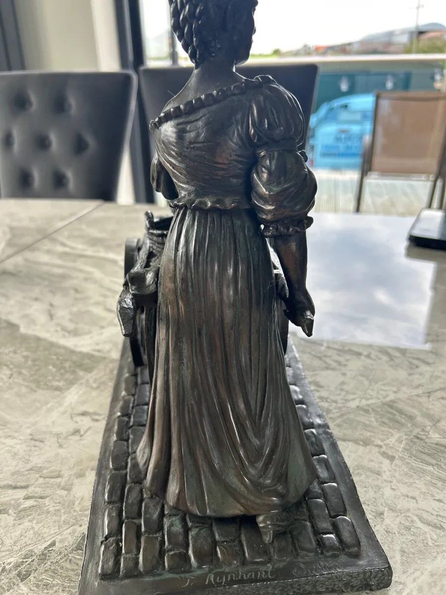 Jeanne Rynhart  Molly Malone sculpture - Image 3