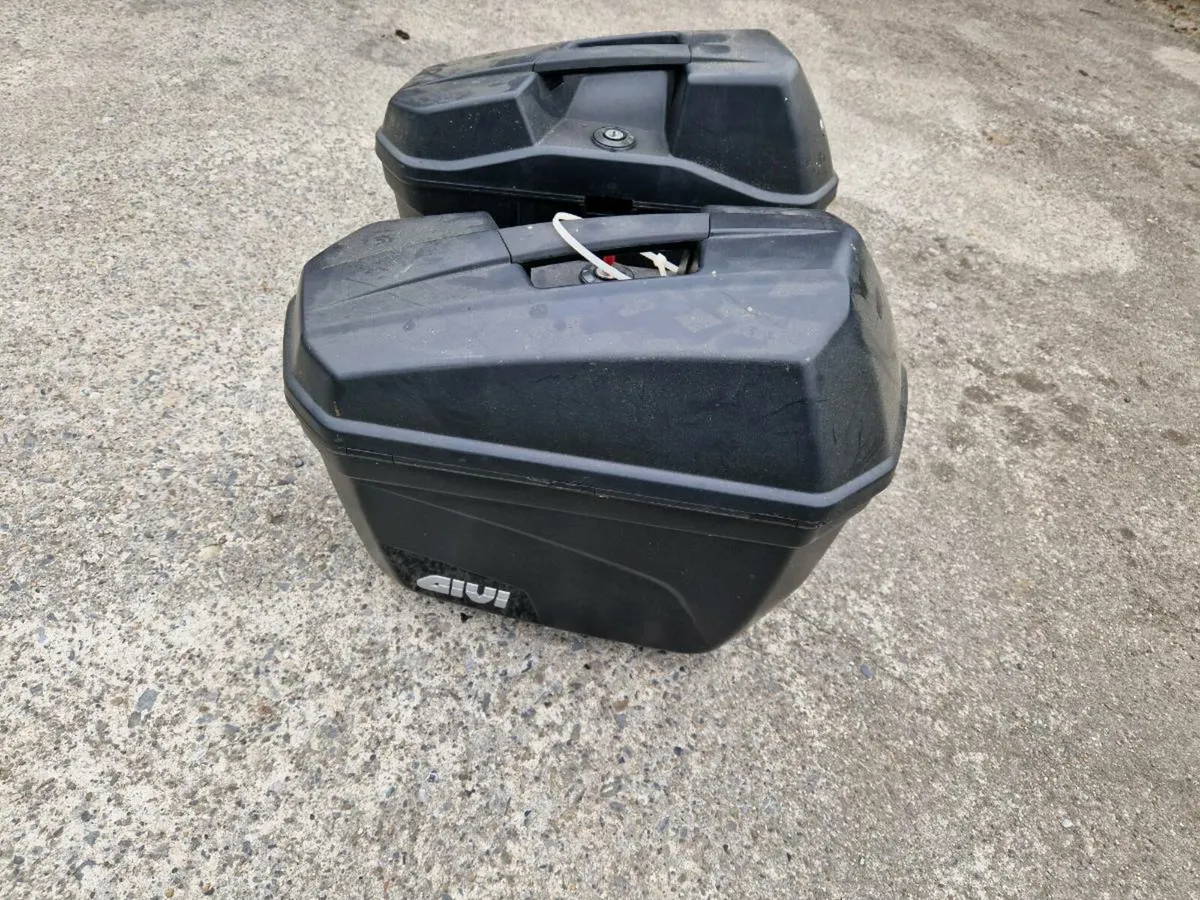 Giving side boxes - Image 1