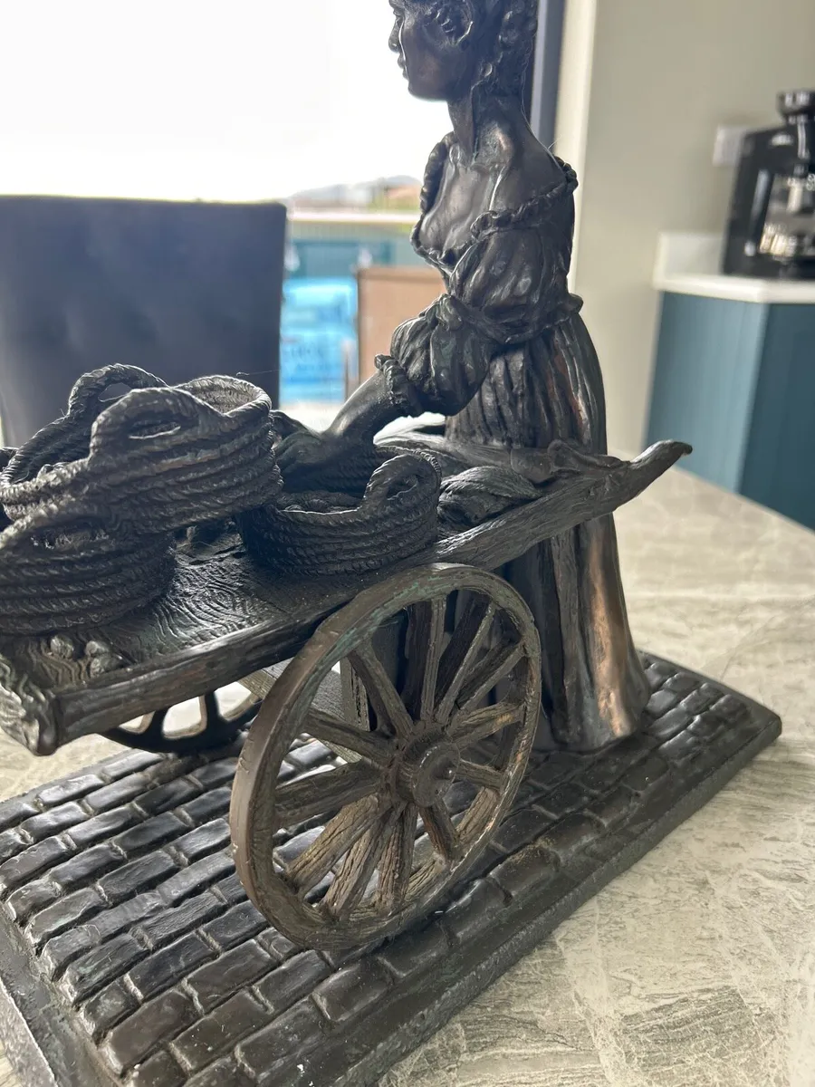 Jeanne Rynhart  Molly Malone sculpture - Image 4
