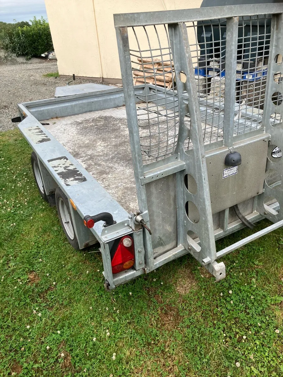 Trailer - Image 2