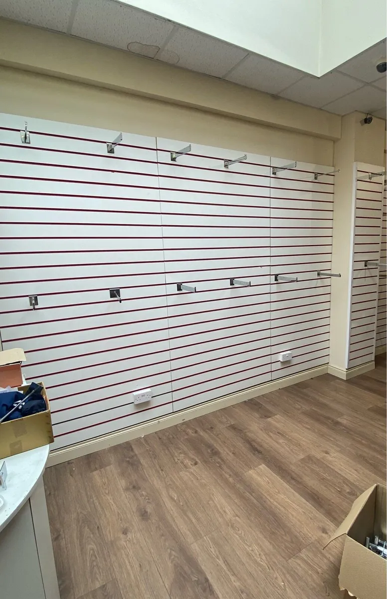 Slatwall - Image 1