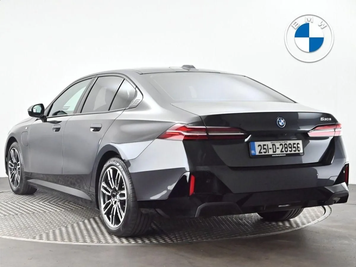 BMW 5 Series 530e M Sport Saloon - Image 2