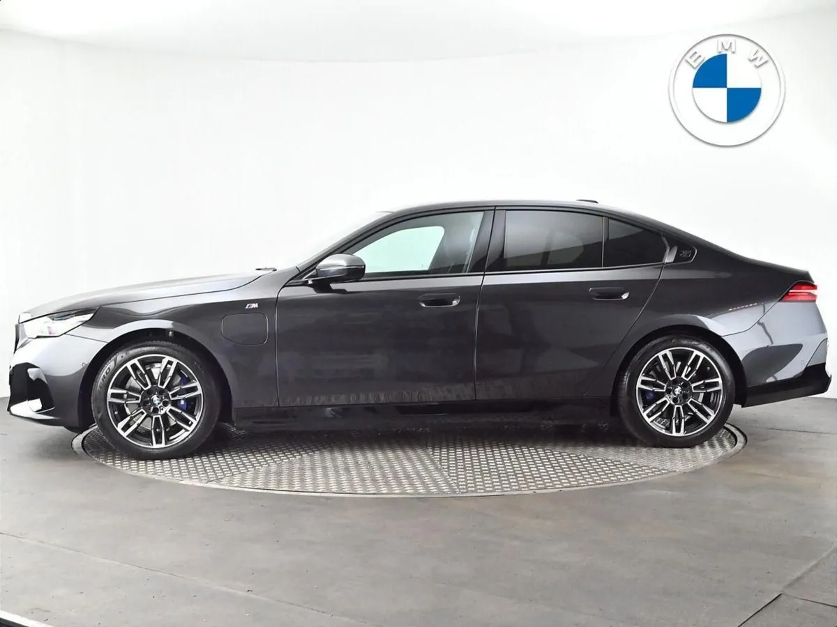 BMW 5 Series 530e M Sport Saloon - Image 3