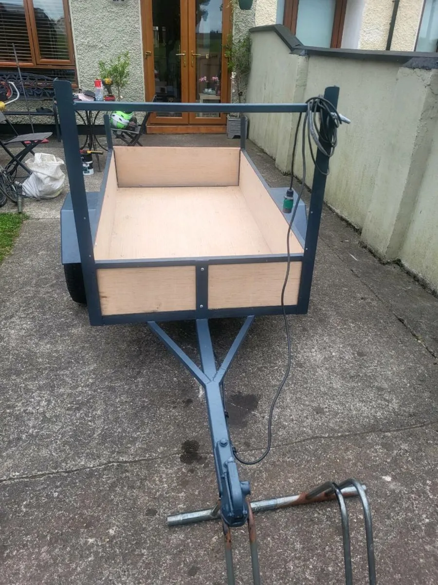 Trailer - Image 1