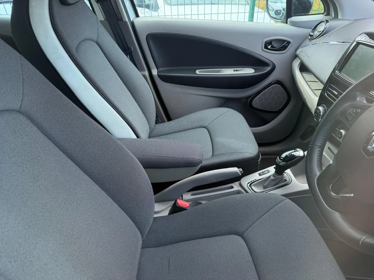 Renault Zoe , NCT 27 ,LOW KMS ,4 DOOR ,STUNNING - Image 3