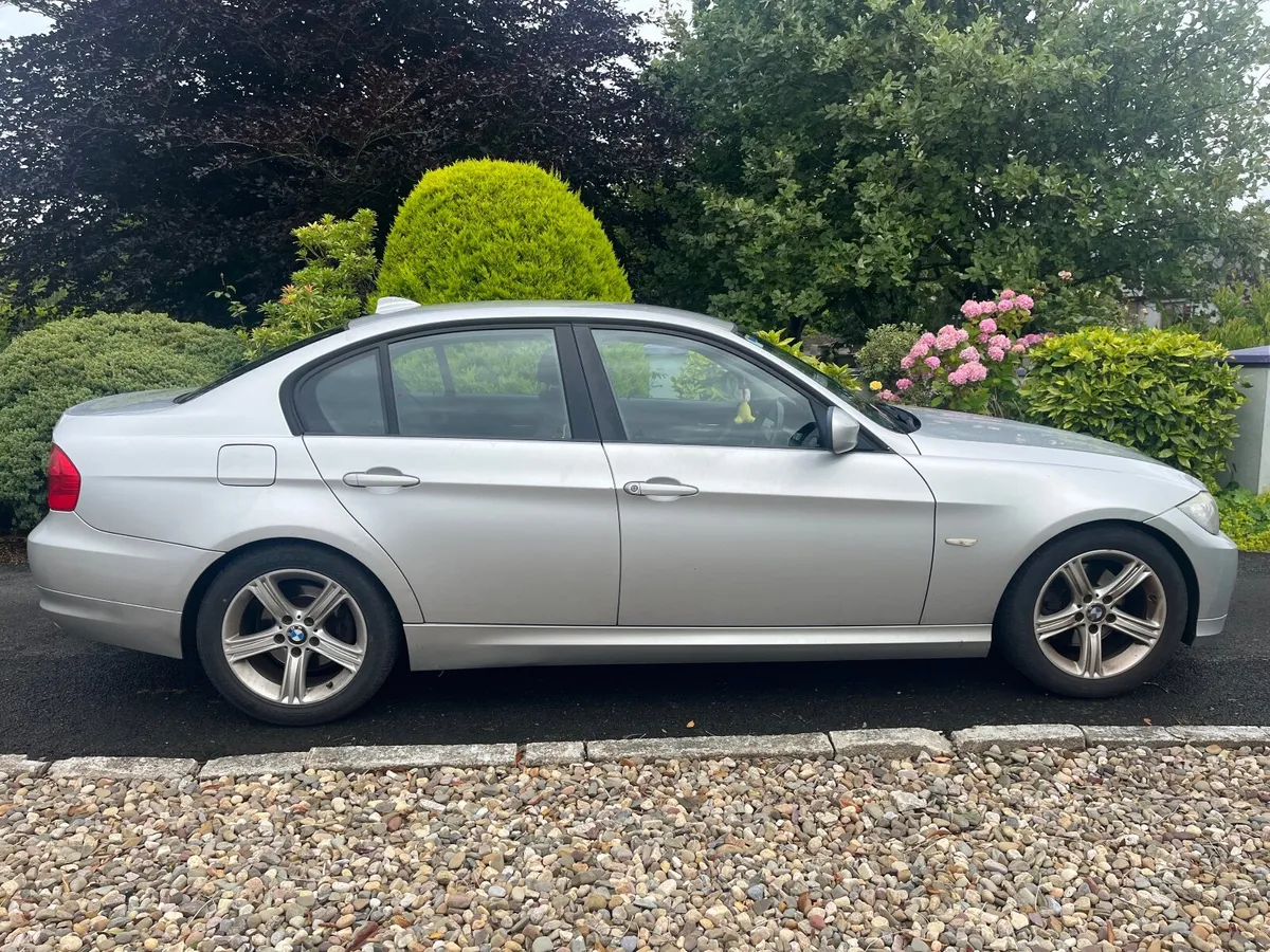 BMW 3-Series 2010 - Image 4