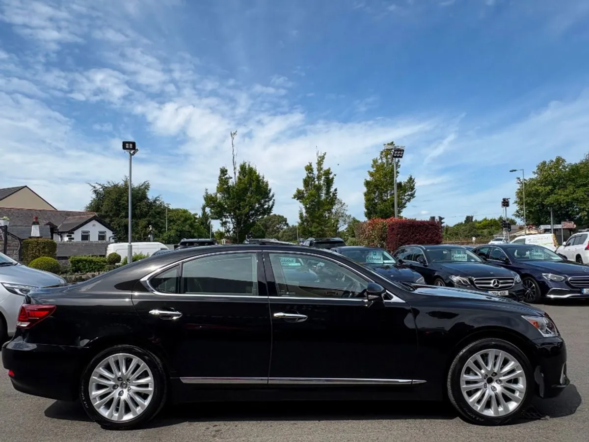 Lexus LS 4.6 Petrol Auto  huge Spec Full Service - Image 4