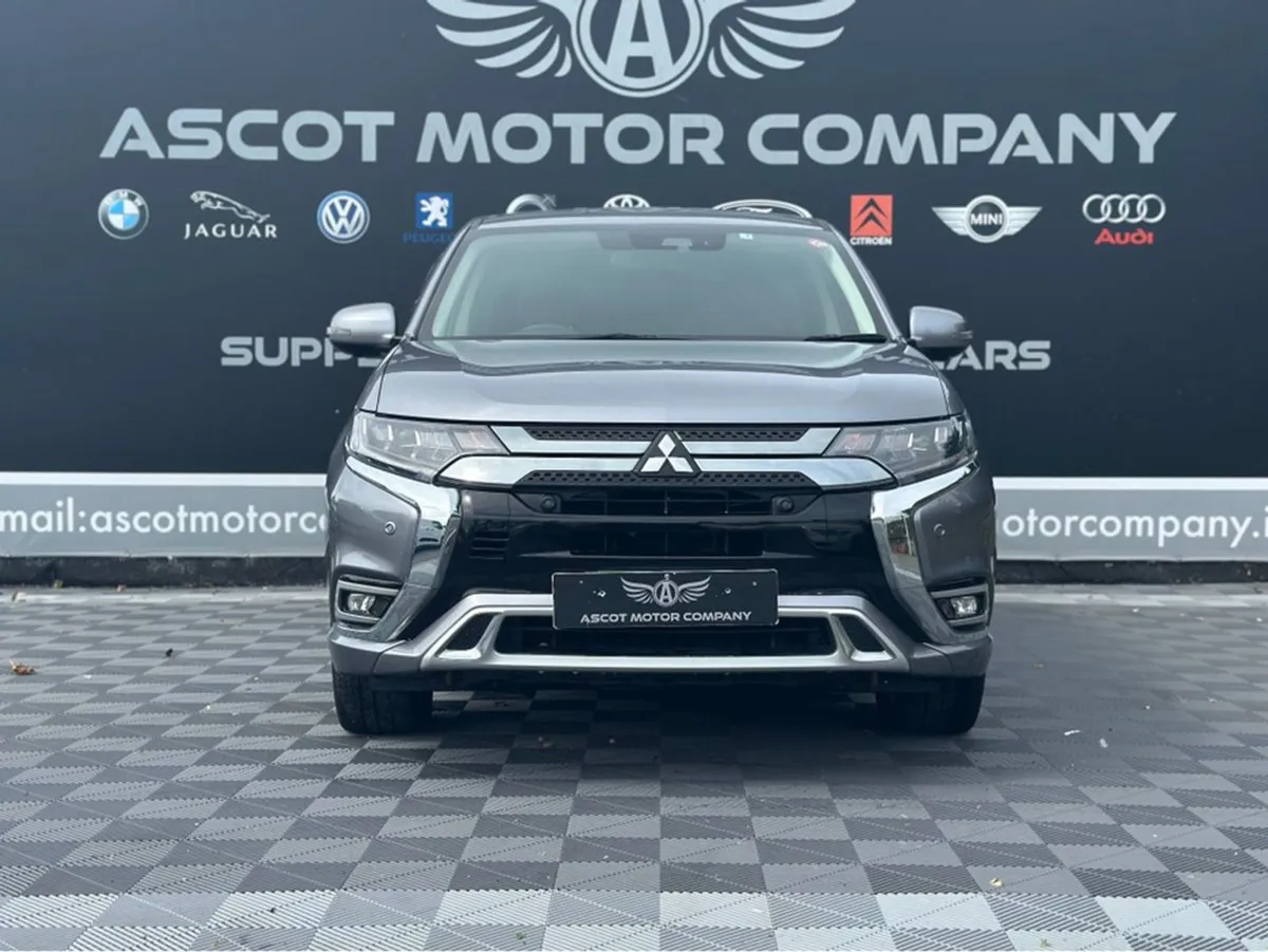 Mitsubishi Outlander 4x4 Auto - Image 2