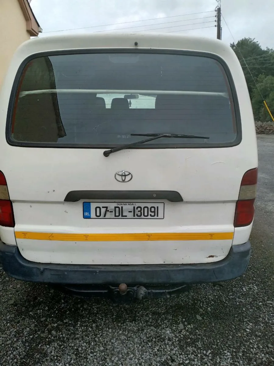 Toyota HiAce - Image 2