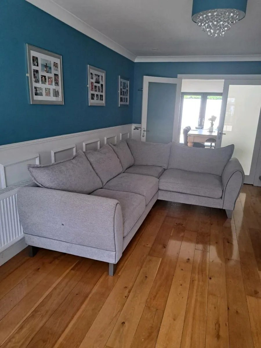 !! LARGE CORNER SUITE SOFA GREY AS NEW !! - Image 1