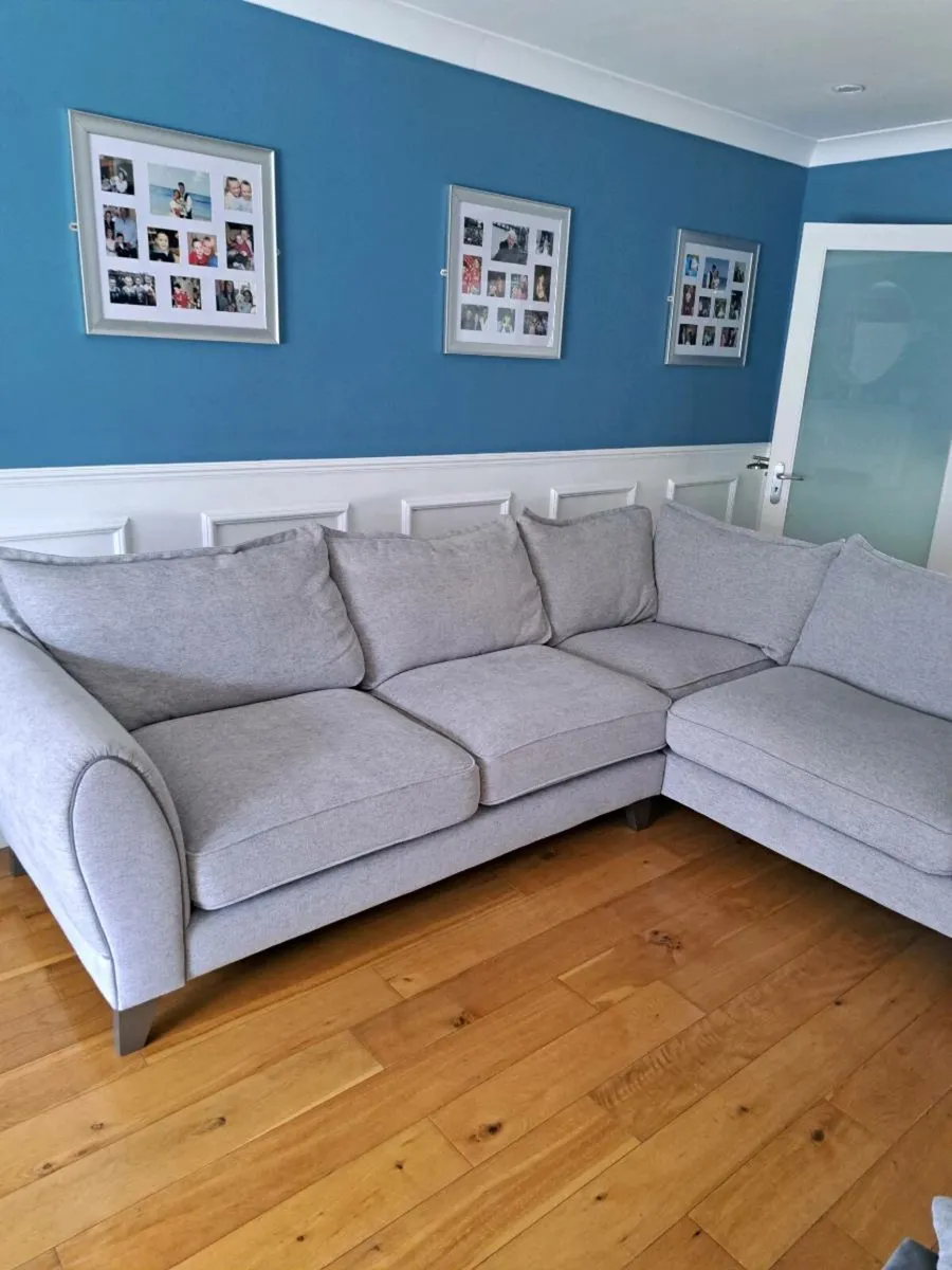 !! LARGE CORNER SUITE SOFA GREY AS NEW !! - Image 3