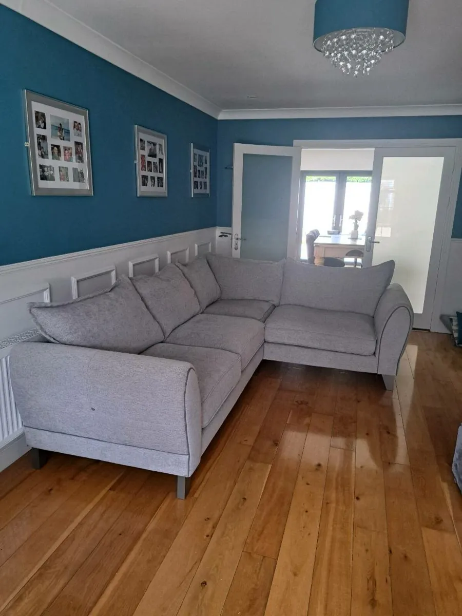 !! LARGE CORNER SUITE SOFA GREY AS NEW !! - Image 4