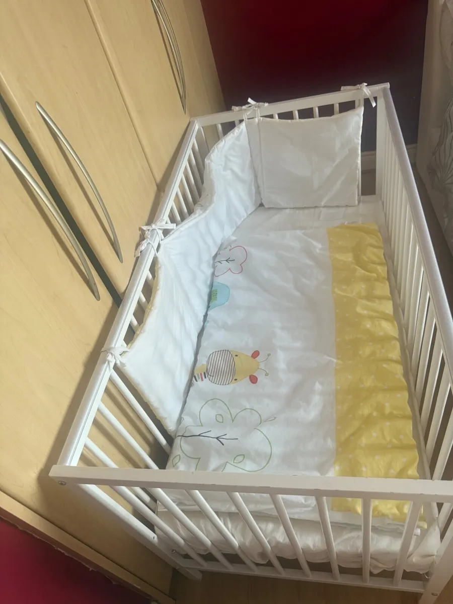 Baby cot - Image 1