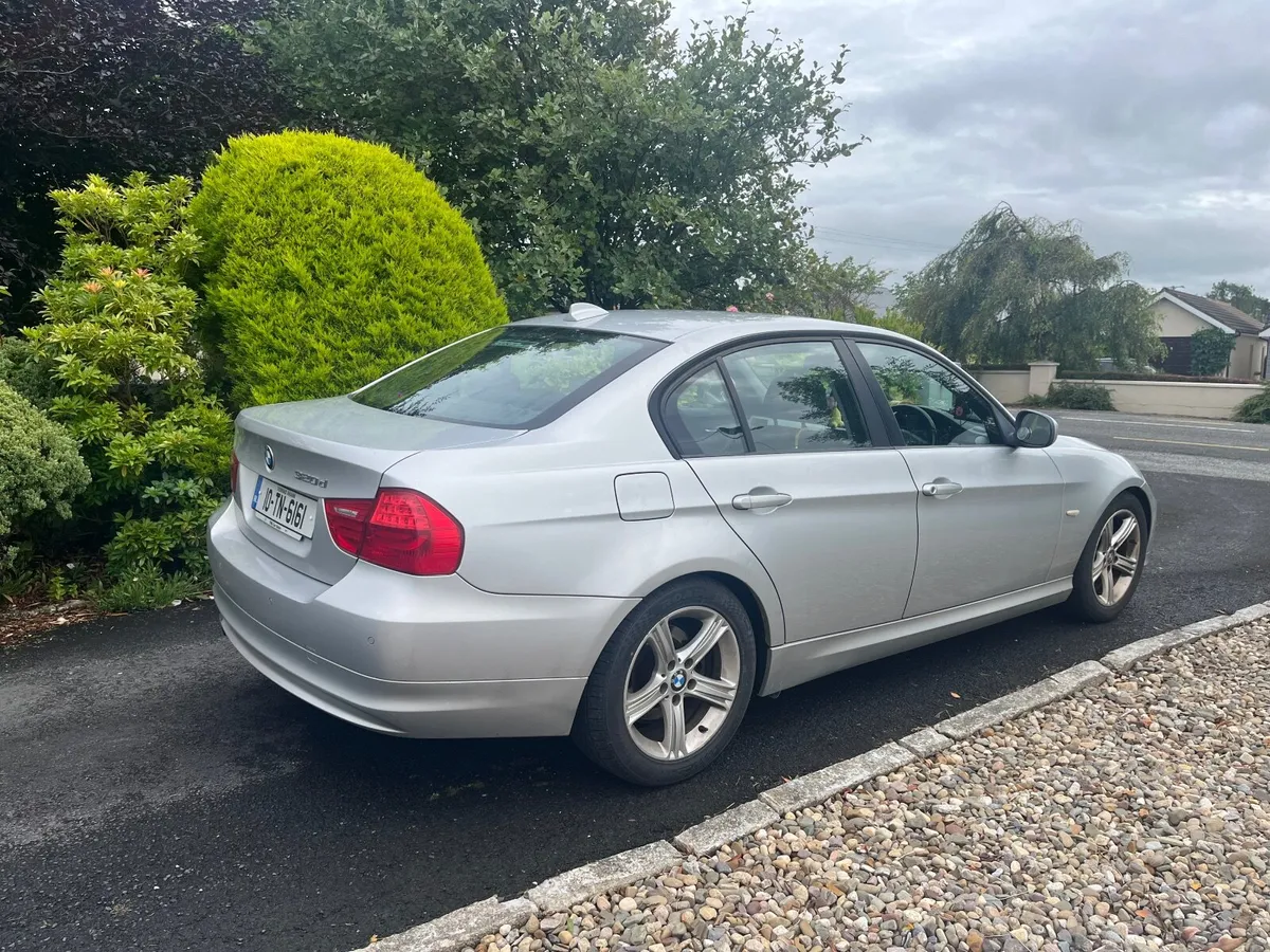 BMW 3-Series 2010 - Image 1