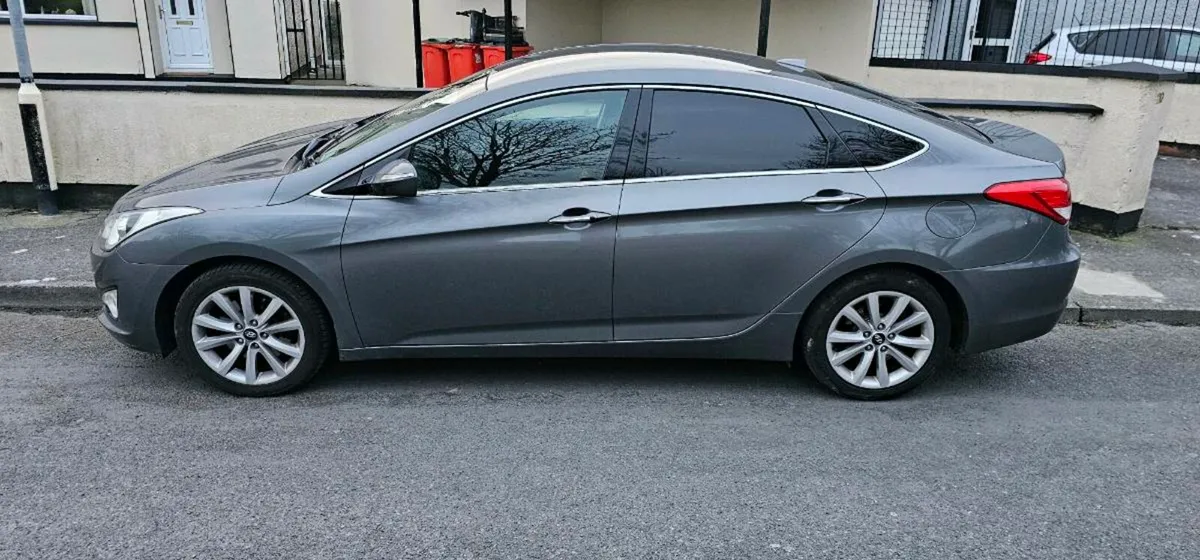 Hyundai i40 manual 2012 - Image 2