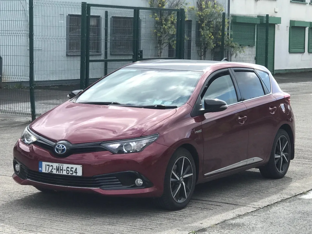 Toyota Auris hybrid Automatic - Image 2