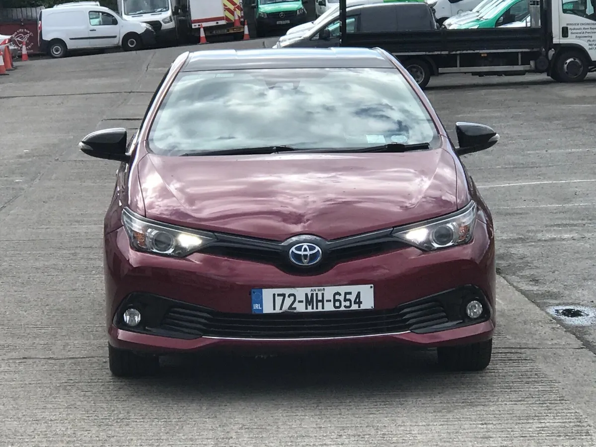 Toyota Auris hybrid Automatic - Image 3
