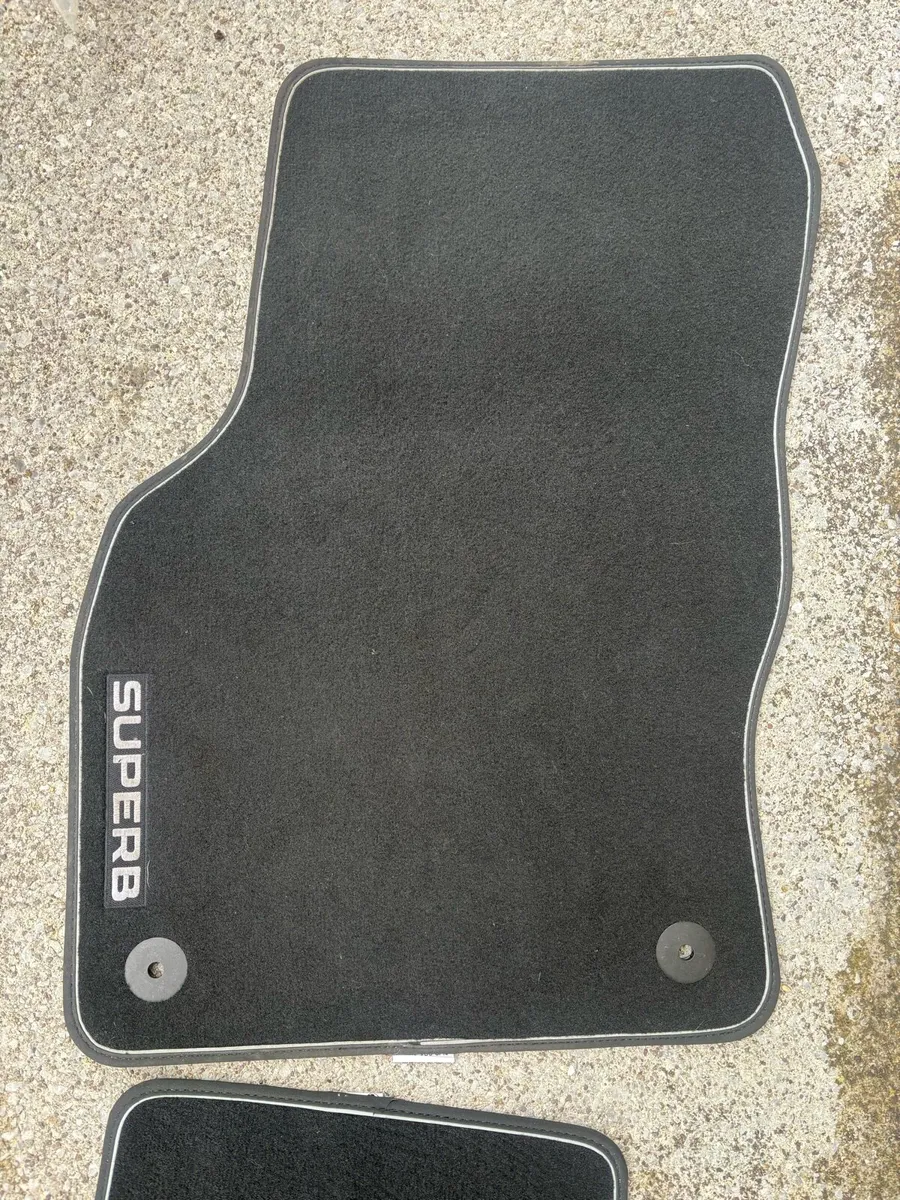 Genuine Škoda Superb (2015–2021) carpet floor mats - Image 1
