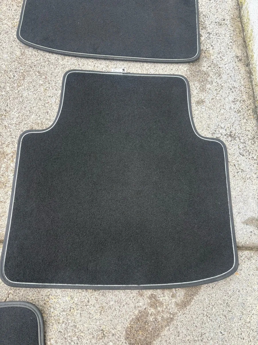 Genuine Škoda Superb (2015–2021) carpet floor mats - Image 3