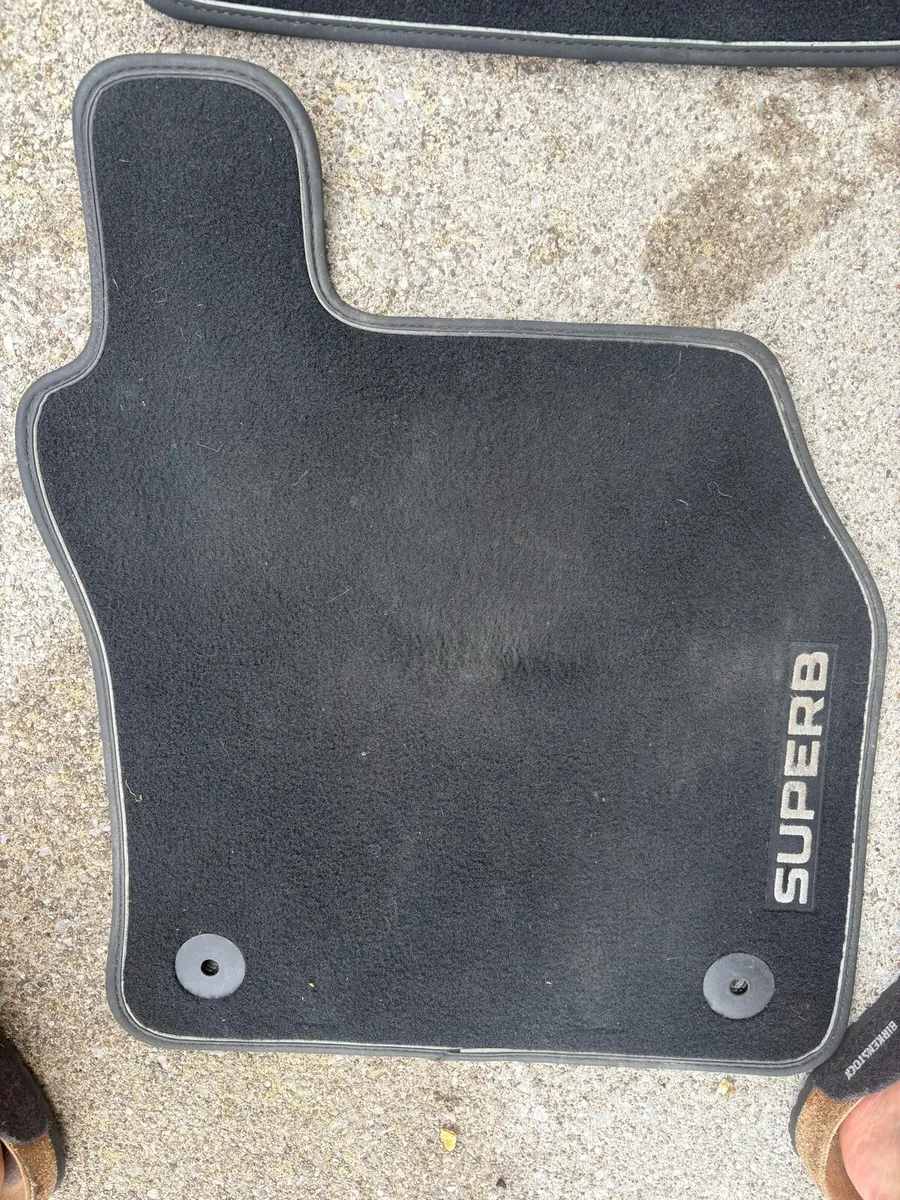 Genuine Škoda Superb (2015–2021) carpet floor mats - Image 4