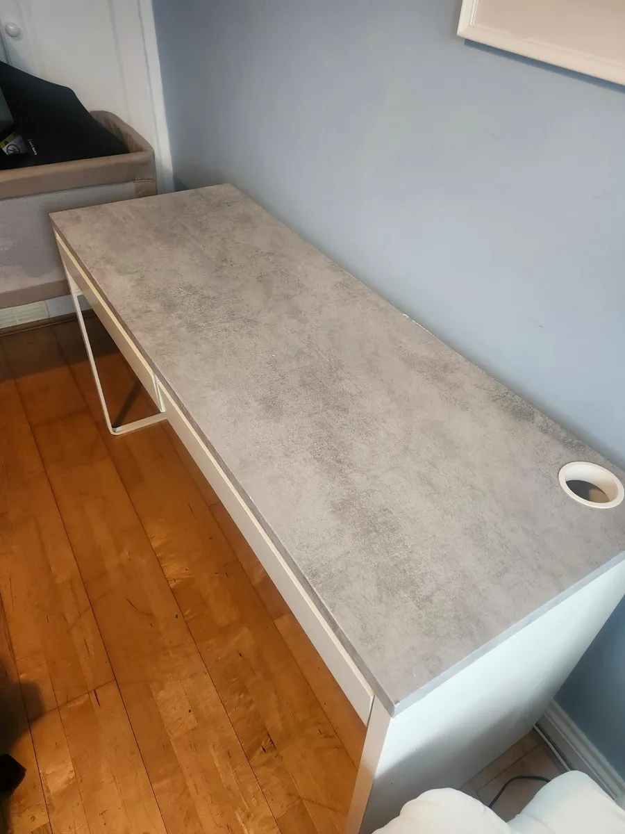 Desk 142x50 (Model Micke Ikea) - Image 4