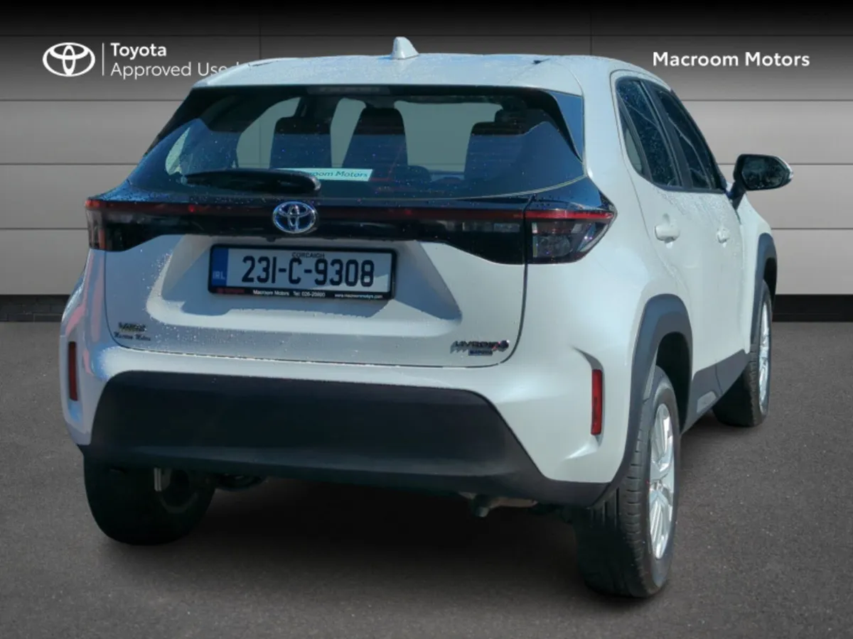 Toyota Yaris Cross CR LUNA 4DR AUTO - Image 2