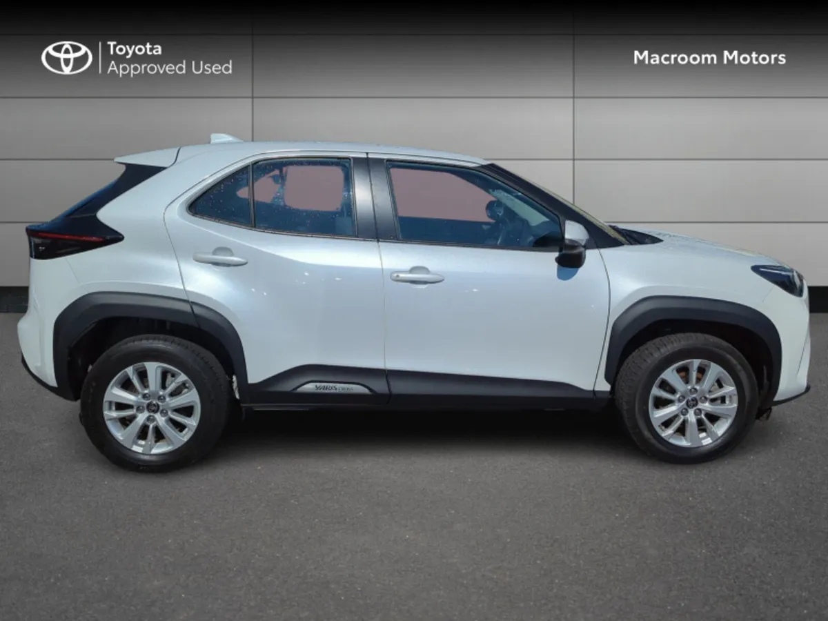 Toyota Yaris Cross CR LUNA 4DR AUTO - Image 3