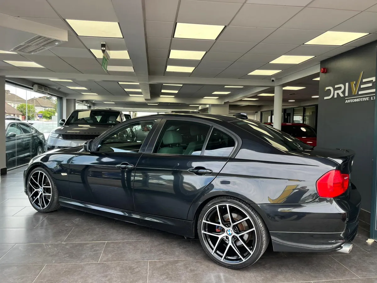BMW 3-Series 2011 320d Luxury Edition - Image 4