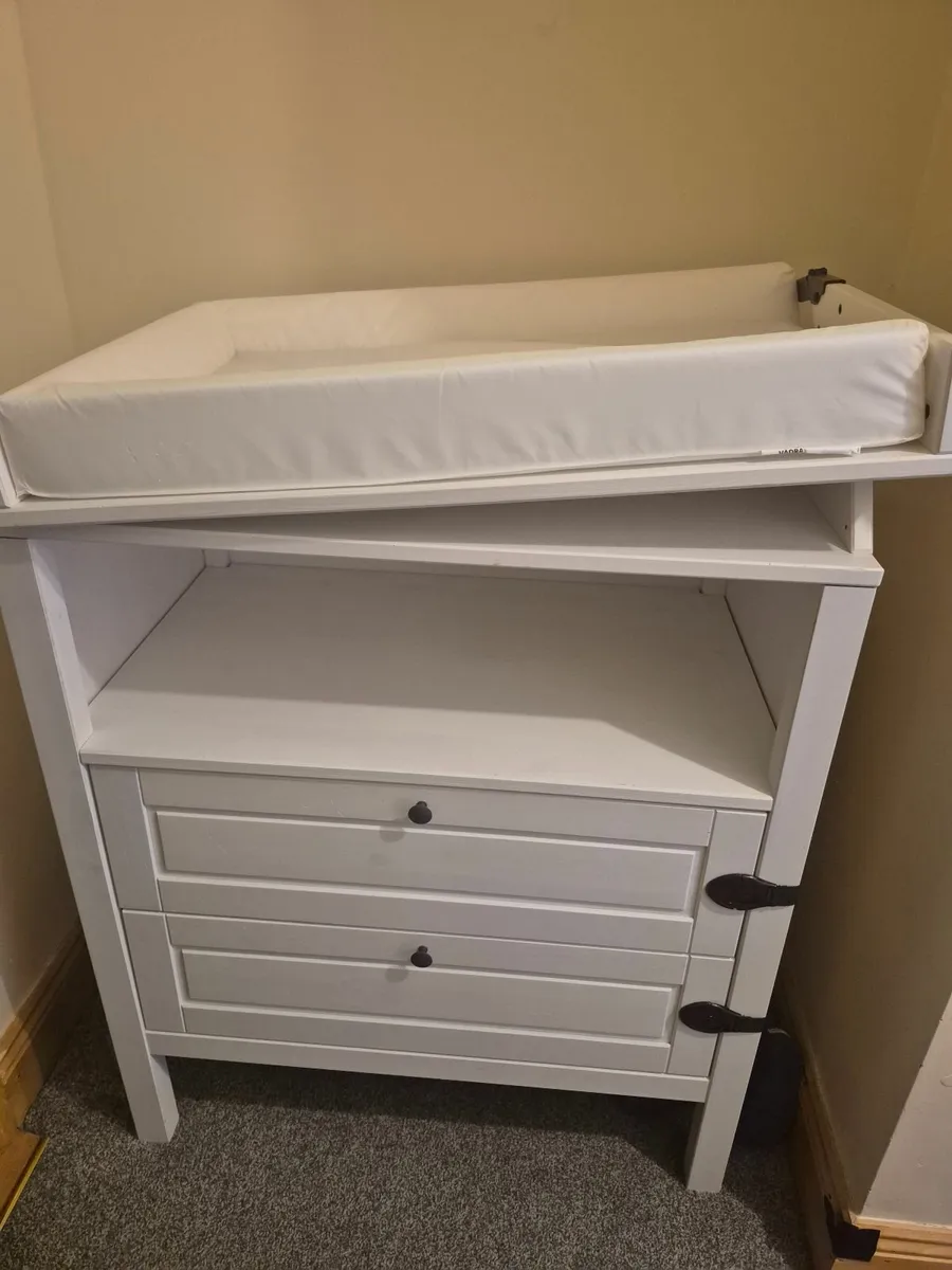 Baby changing station - Image 2