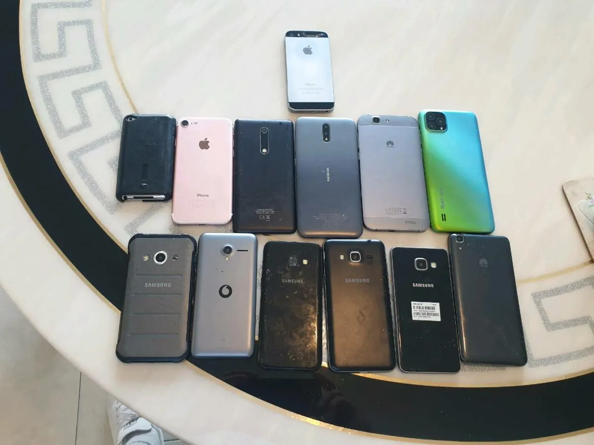 13 ANDROID PHONES 6 IPADS/TABLETS - Image 2