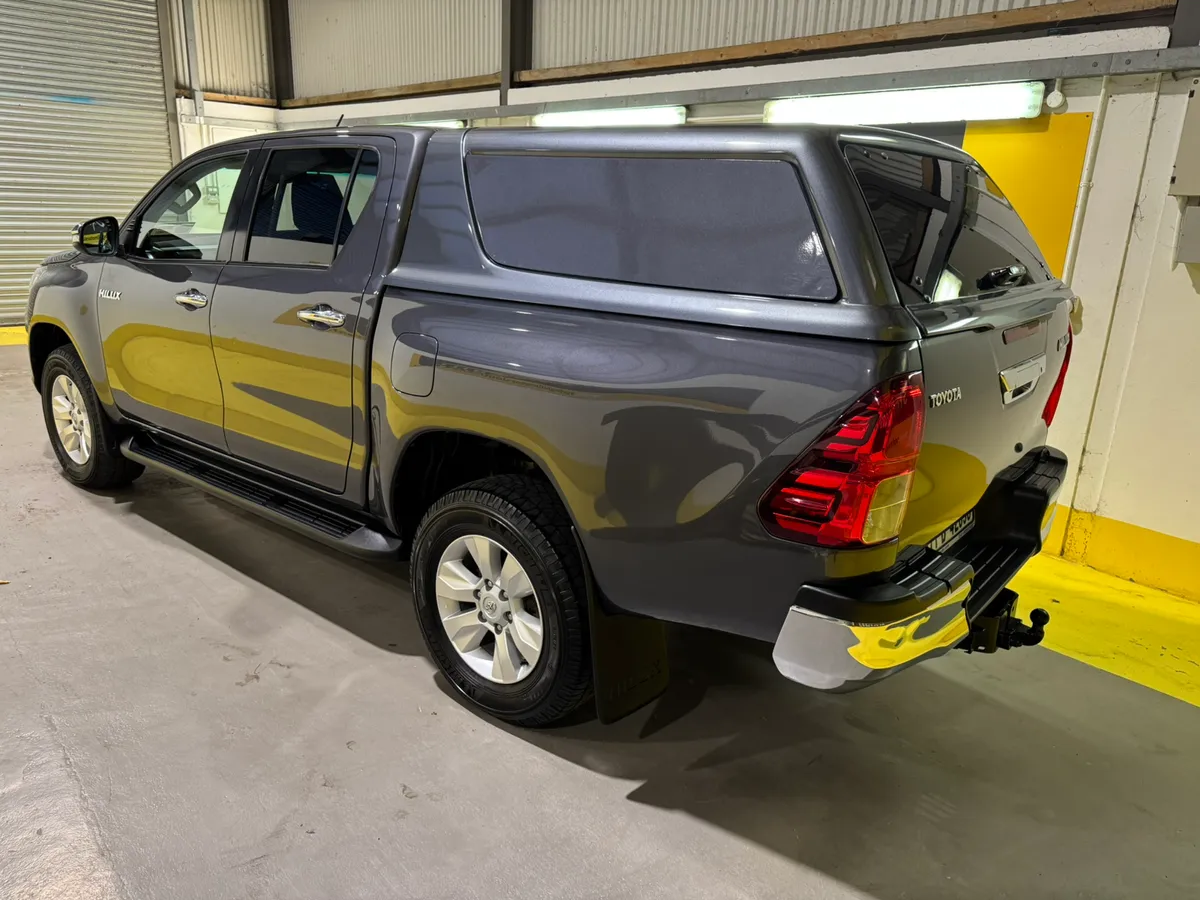 2017 Toyota Hilux 2.4 D-4D Double Cab Auto NO VAT - Image 3