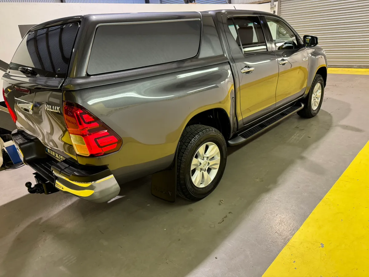 2017 Toyota Hilux 2.4 D-4D Double Cab Auto NO VAT - Image 4