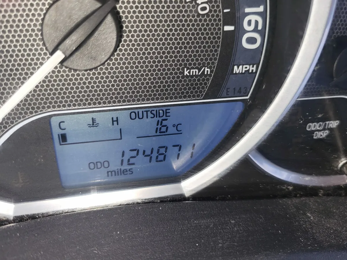 Car - Image 2