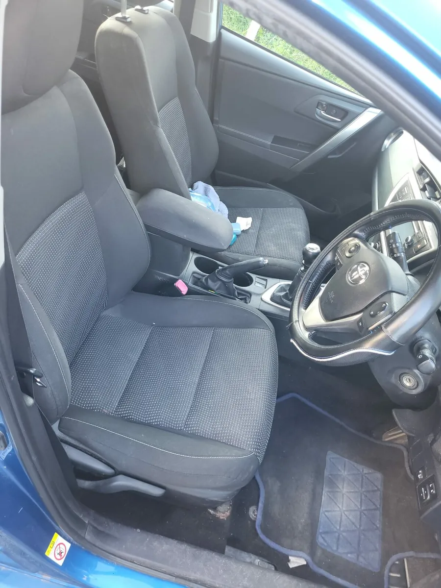 Car - Image 3