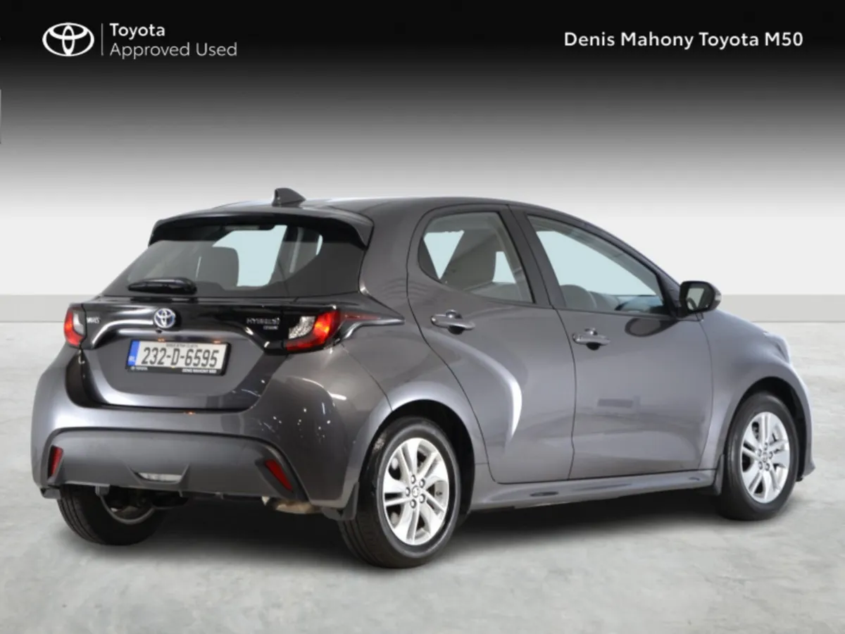 Toyota Yaris Hybrid Luna Auto - Image 2