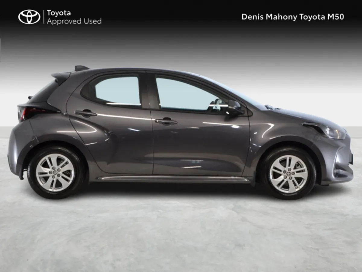 Toyota Yaris Hybrid Luna Auto - Image 3