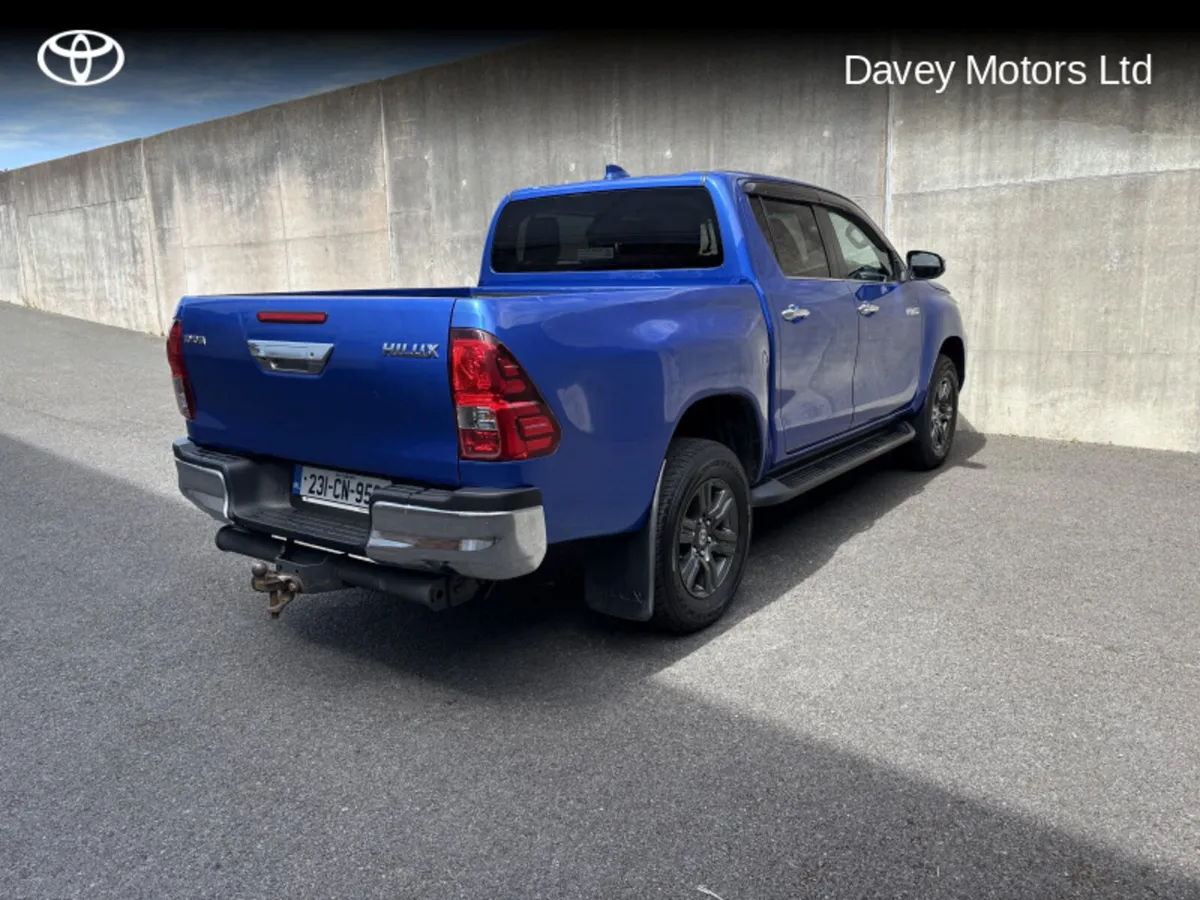 Toyota Hilux 2.8 SR5 DOUBLE CAB 4DR - Image 2