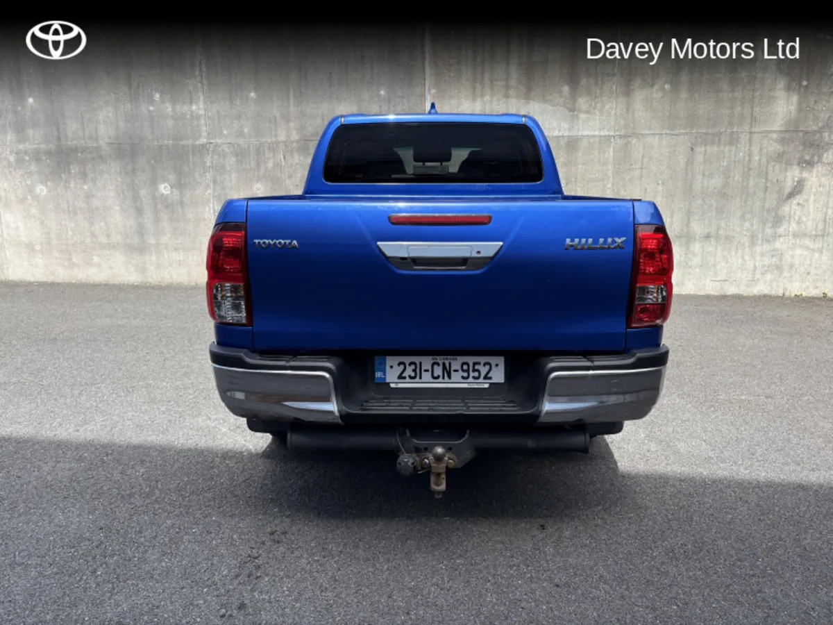 Toyota Hilux 2.8 SR5 DOUBLE CAB 4DR - Image 4