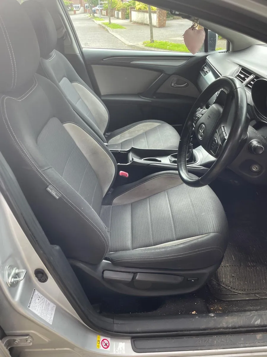 Toyota Avensis 2017 - Image 2