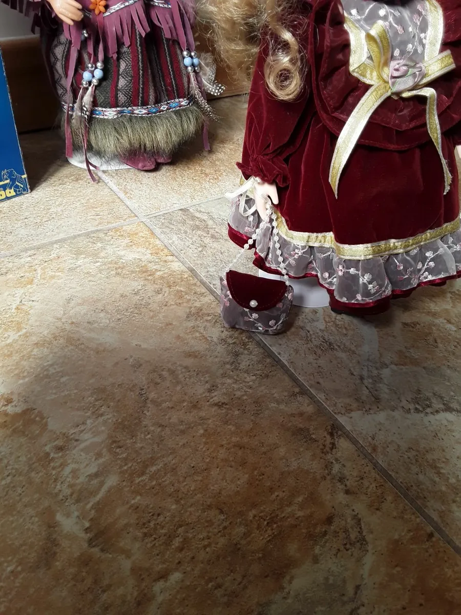 3  beautiful porcelain dolls - Image 4