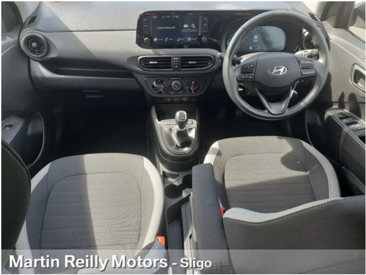 Hyundai i10 1.0 Deluxe Plus - Image 2