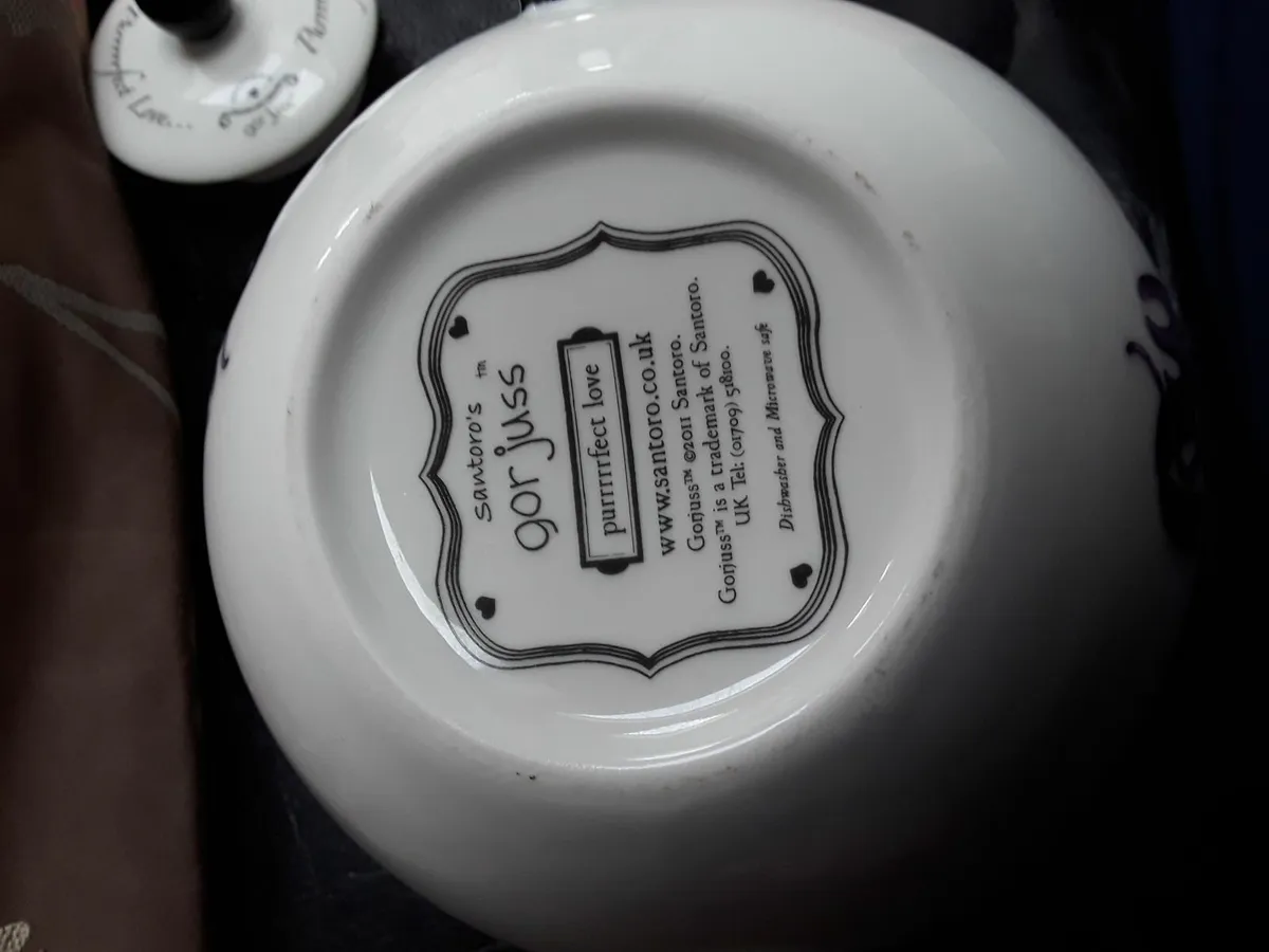 2  lovely collectible ceramic teapots - Image 2