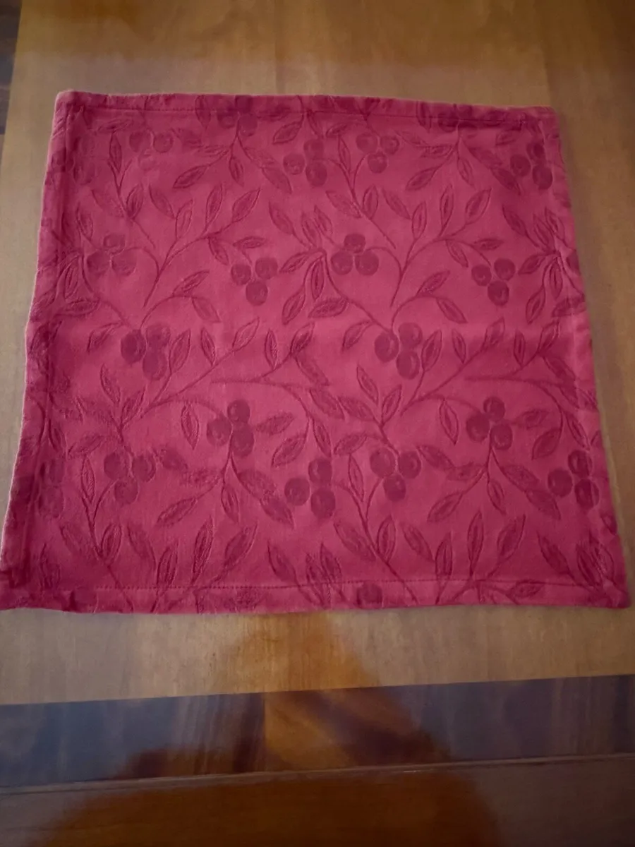 8 Meadows and Byrnes Placemats - Image 1