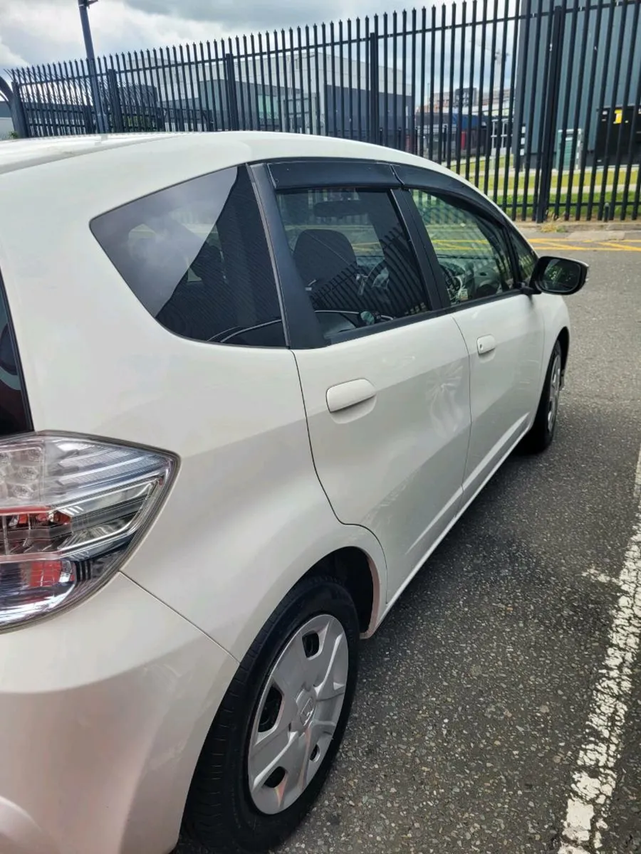 2012 Honda fit hybrid 1.3 automatic - Image 4