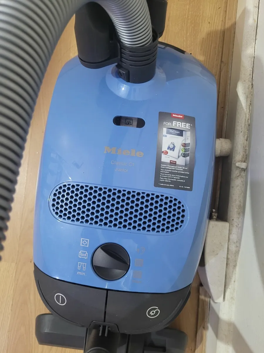 Vacuum - Image 2