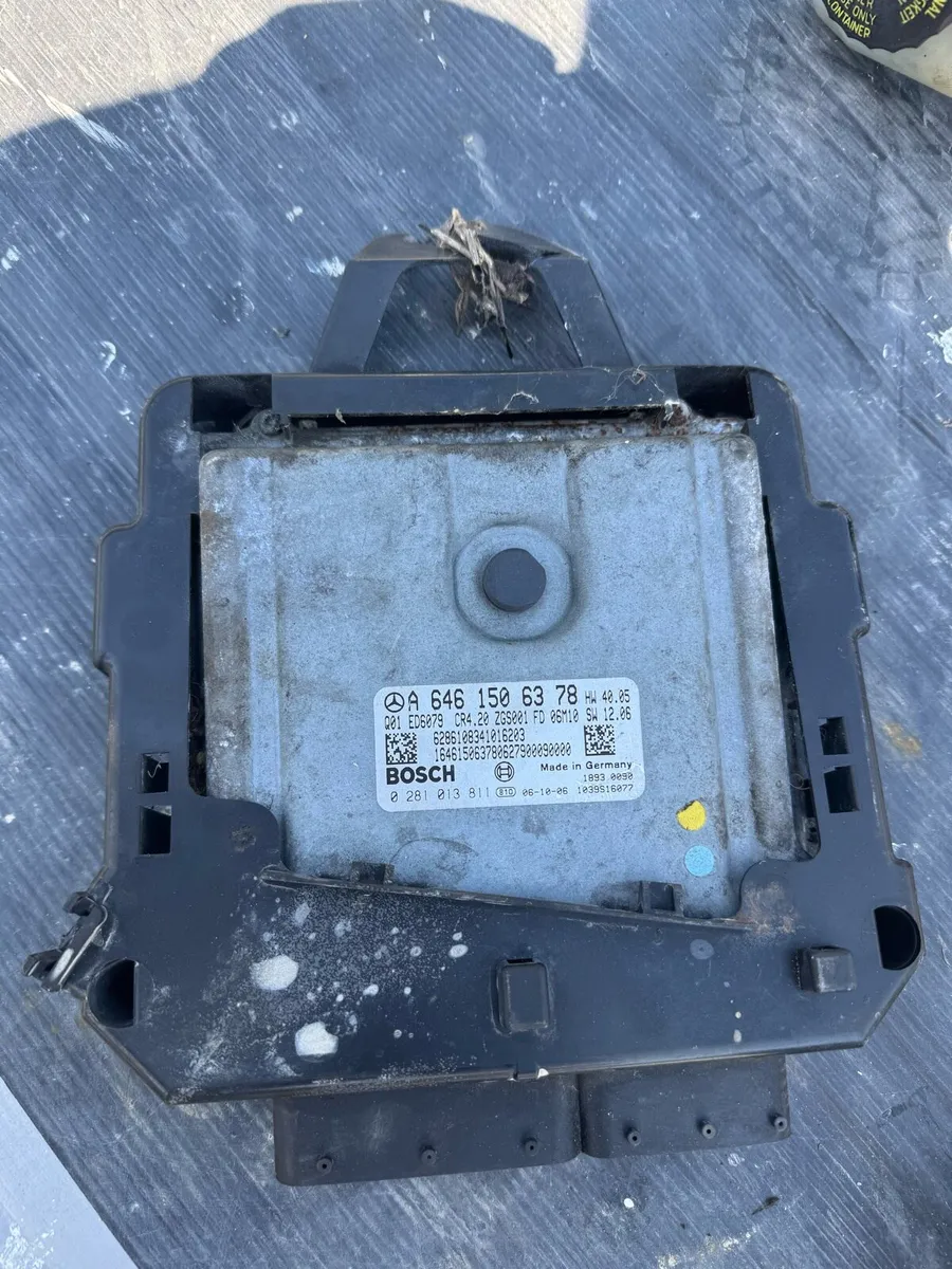 W906 Breaking Sprinter Parts - Image 2