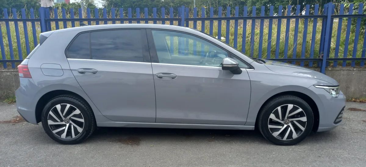 Volkswagen Golf 2022 - Image 2