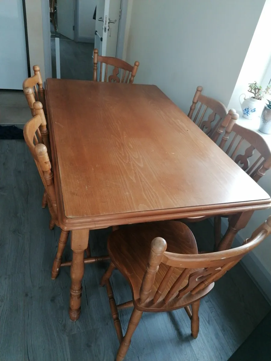 Table and chairs - Image 2